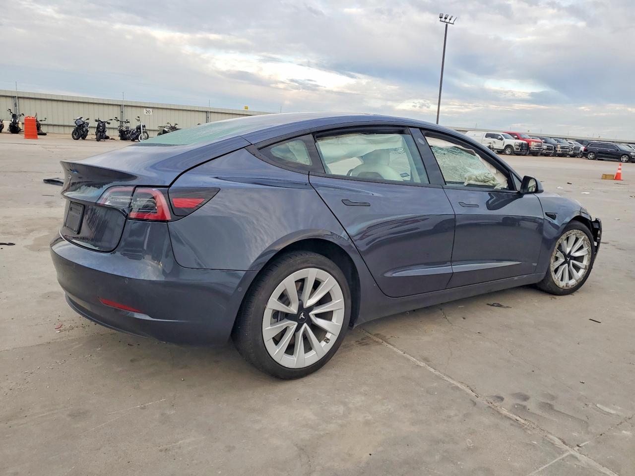 2022 TESLA MODEL 3 photo 3