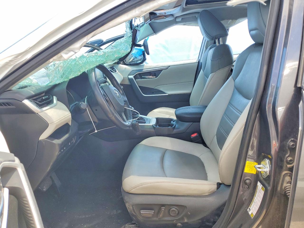 2021 TOYOTA RAV4 XLE PREMIUM photo 19
