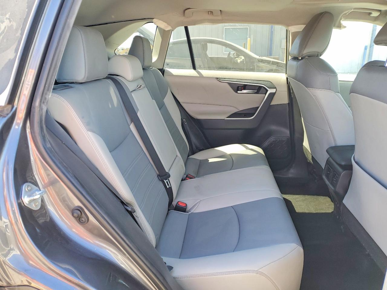 2021 TOYOTA RAV4 XLE PREMIUM photo 31
