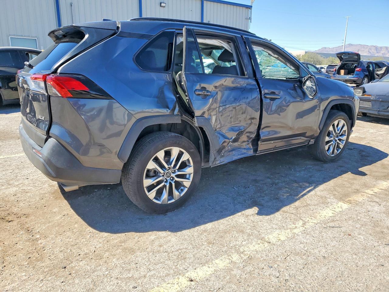 2021 TOYOTA RAV4 XLE PREMIUM photo 7
