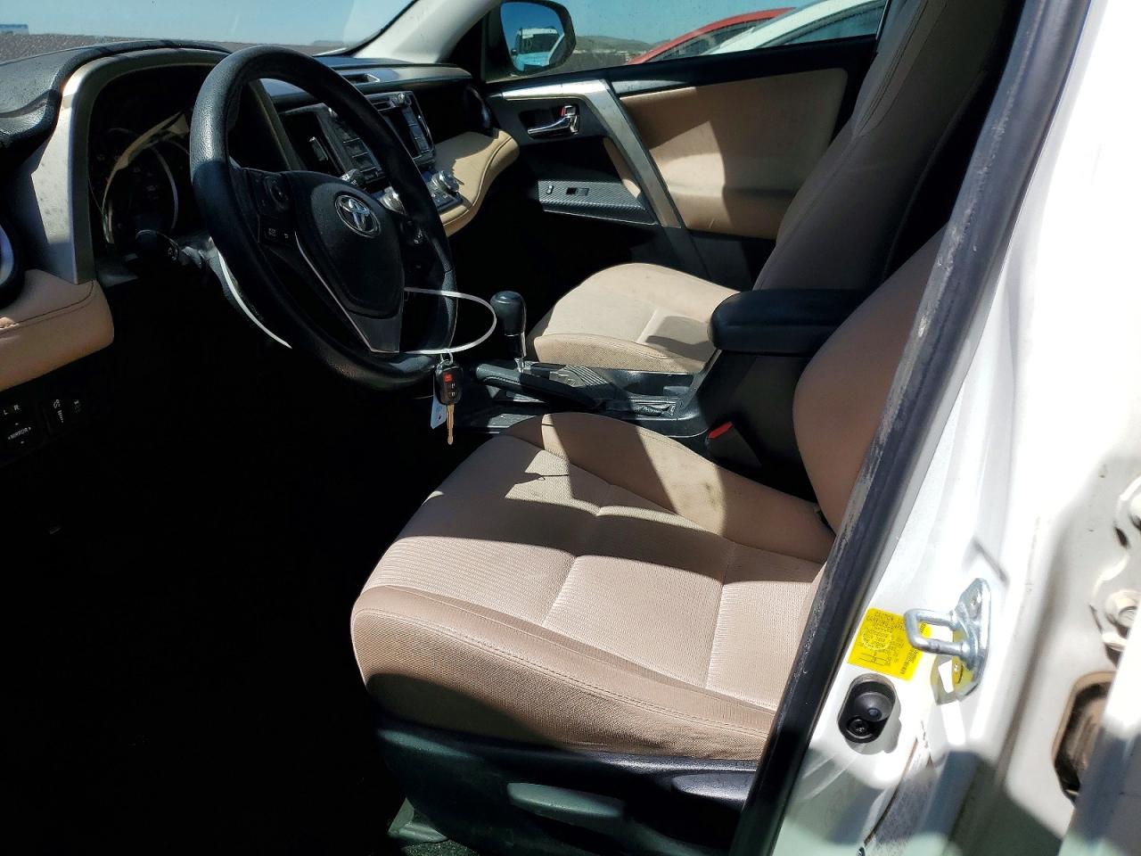 2015 TOYOTA RAV4 XLE photo 7