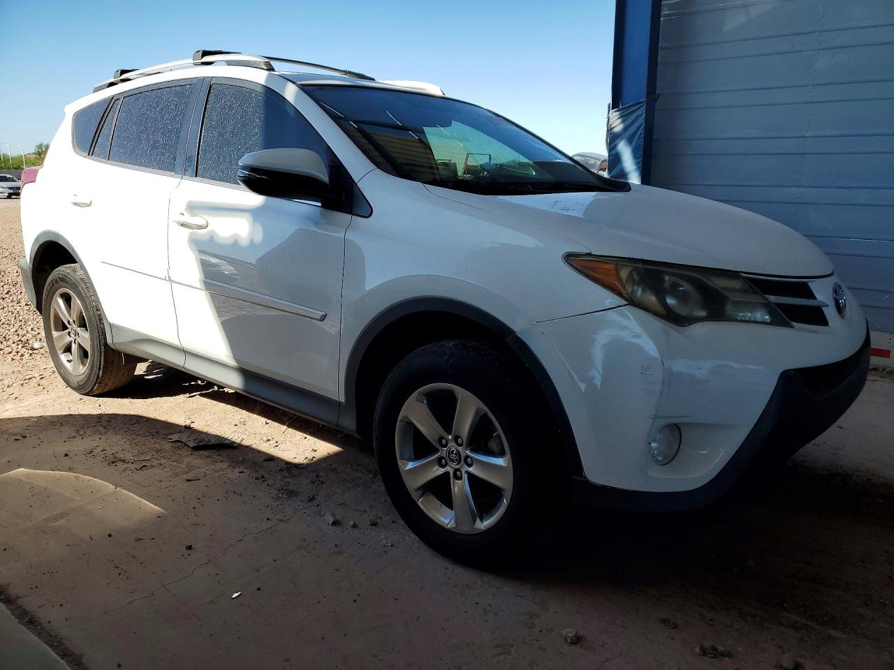 2015 TOYOTA RAV4 XLE photo 4