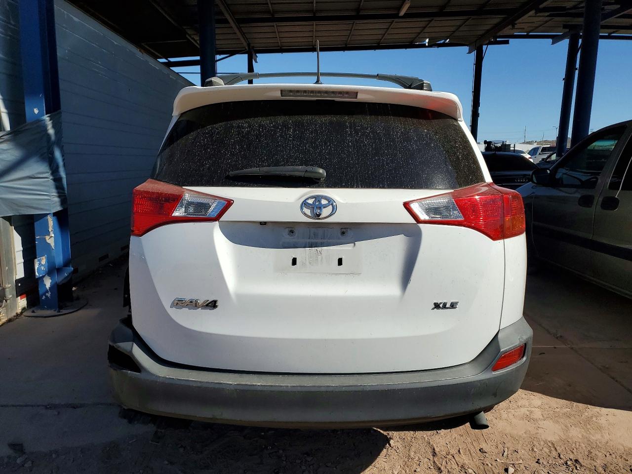 2015 TOYOTA RAV4 XLE photo 6
