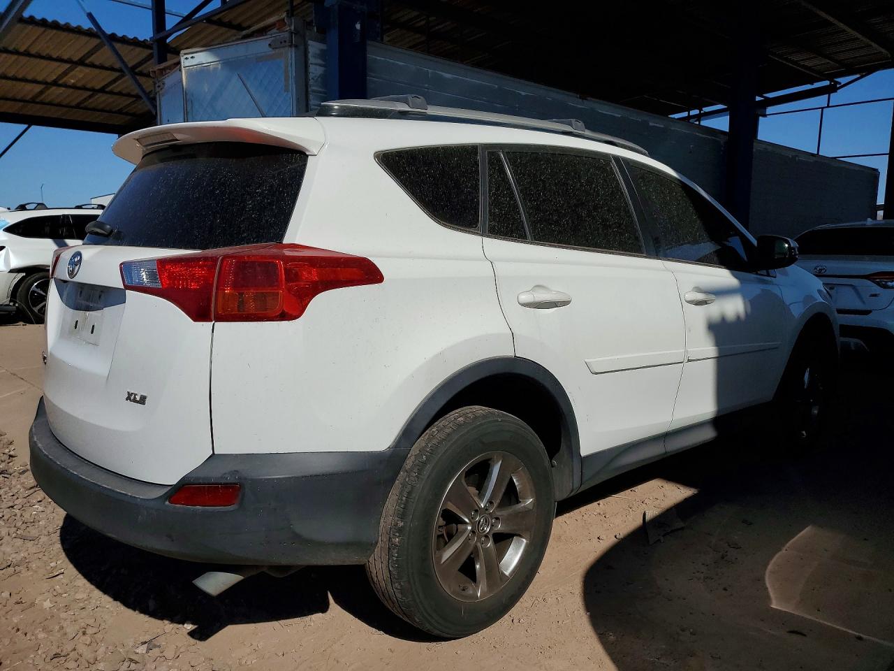 2015 TOYOTA RAV4 XLE photo 3
