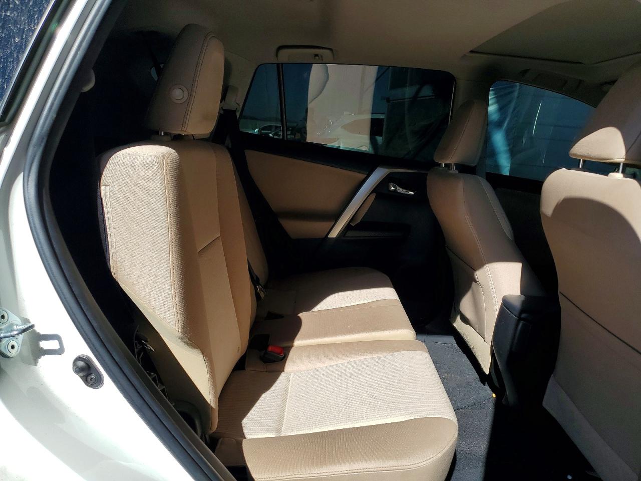 2015 TOYOTA RAV4 XLE photo 11