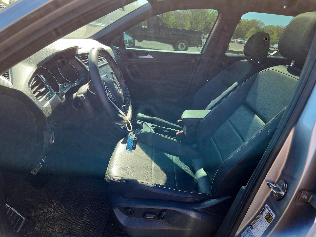 2021 VOLKSWAGEN TIGUAN SE photo 13