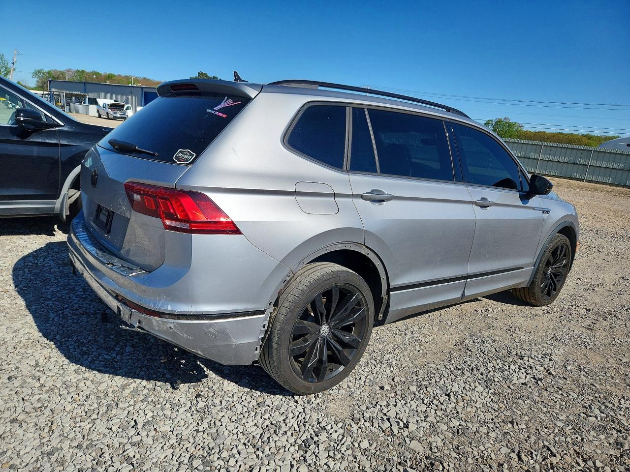2021 VOLKSWAGEN TIGUAN SE photo 5
