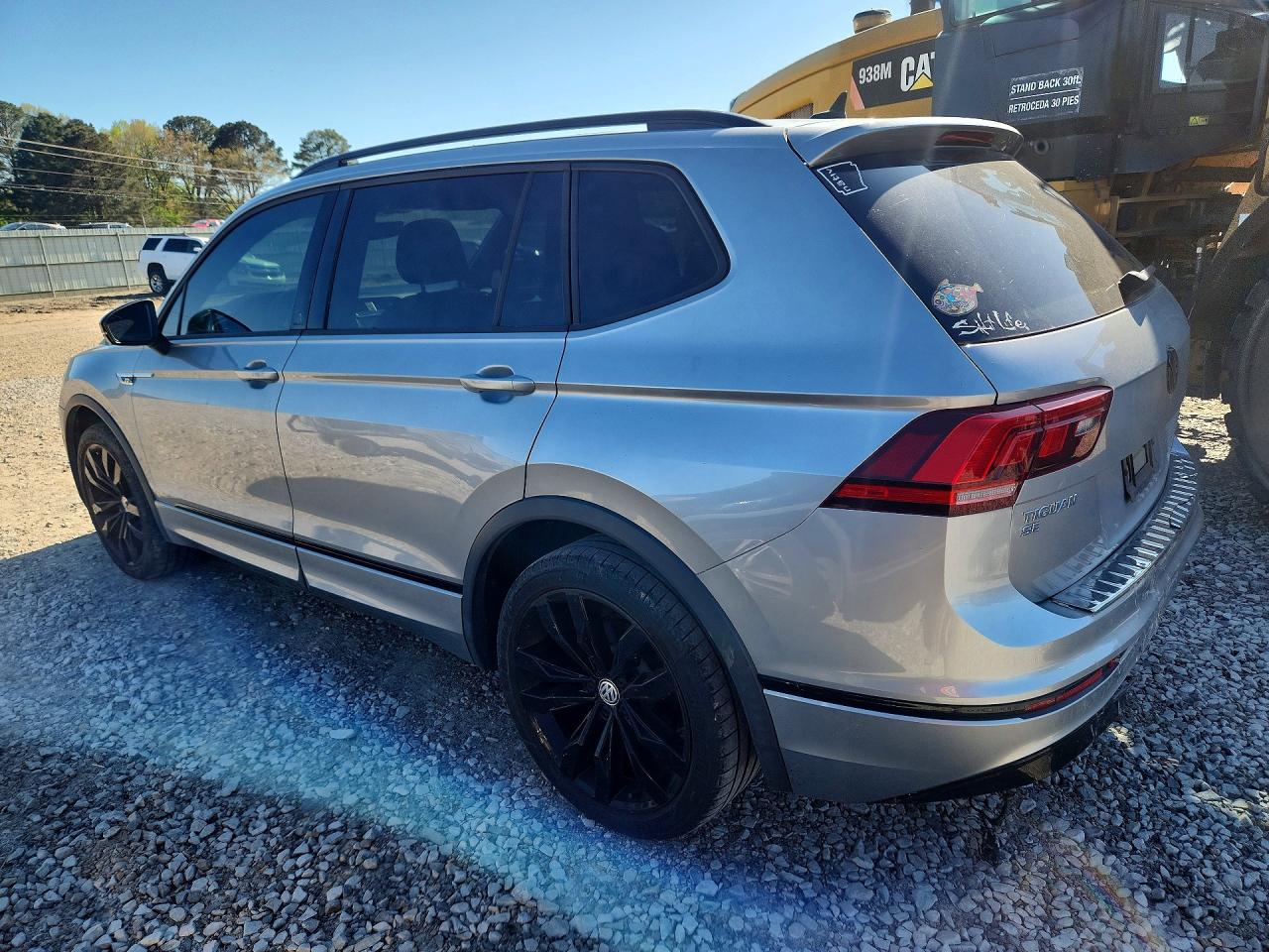 2021 VOLKSWAGEN TIGUAN SE photo 3
