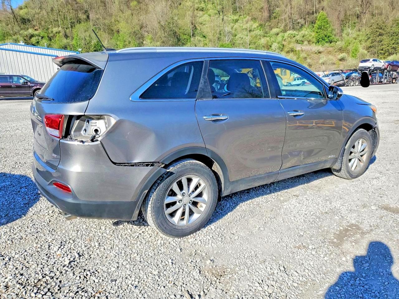 2016 KIA SORENTO LX photo 5