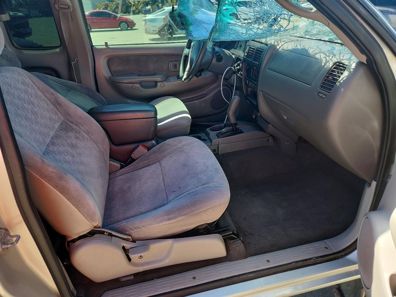 2001 TOYOTA TACOMA photo 13