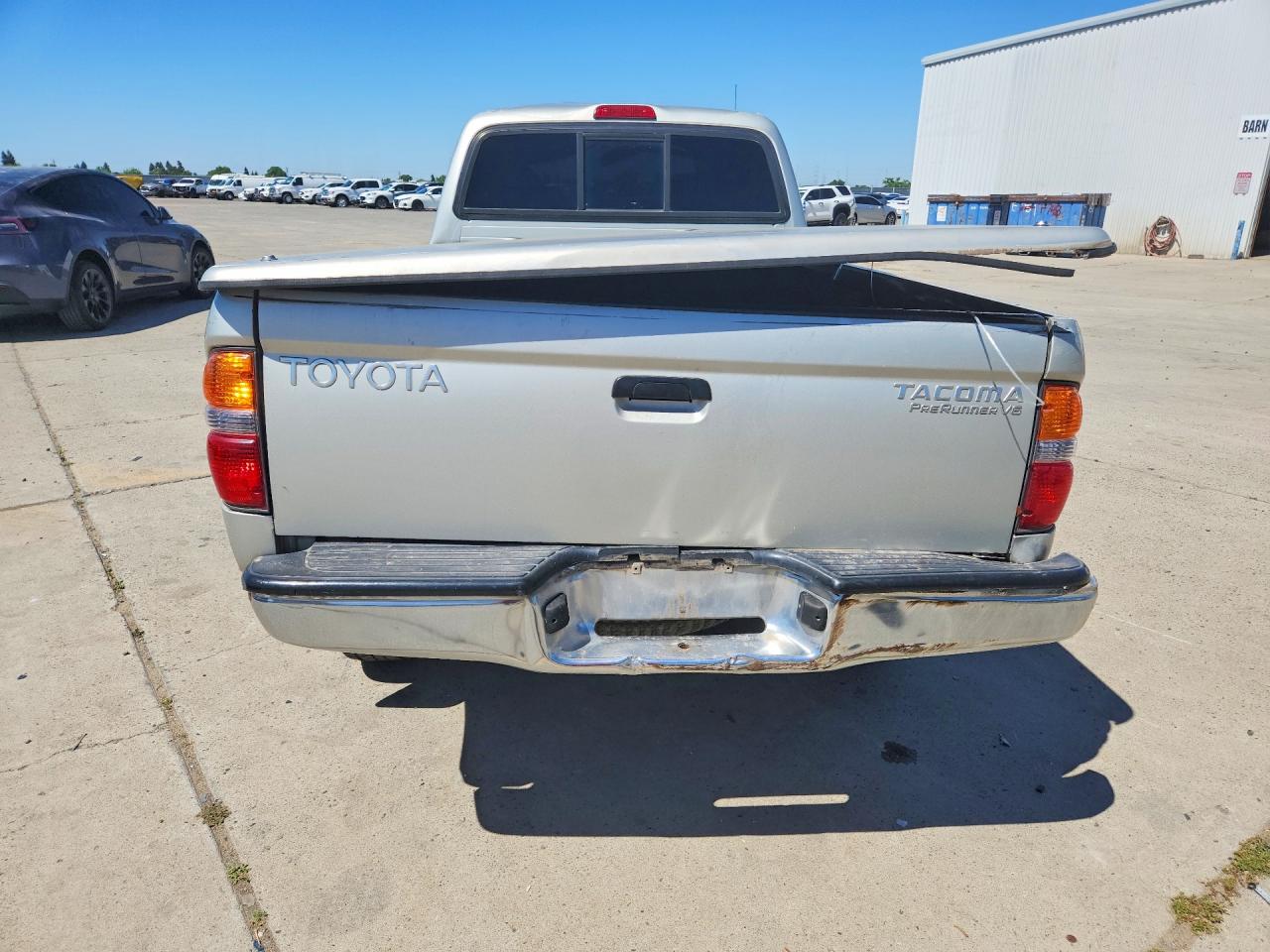 2001 TOYOTA TACOMA photo 11