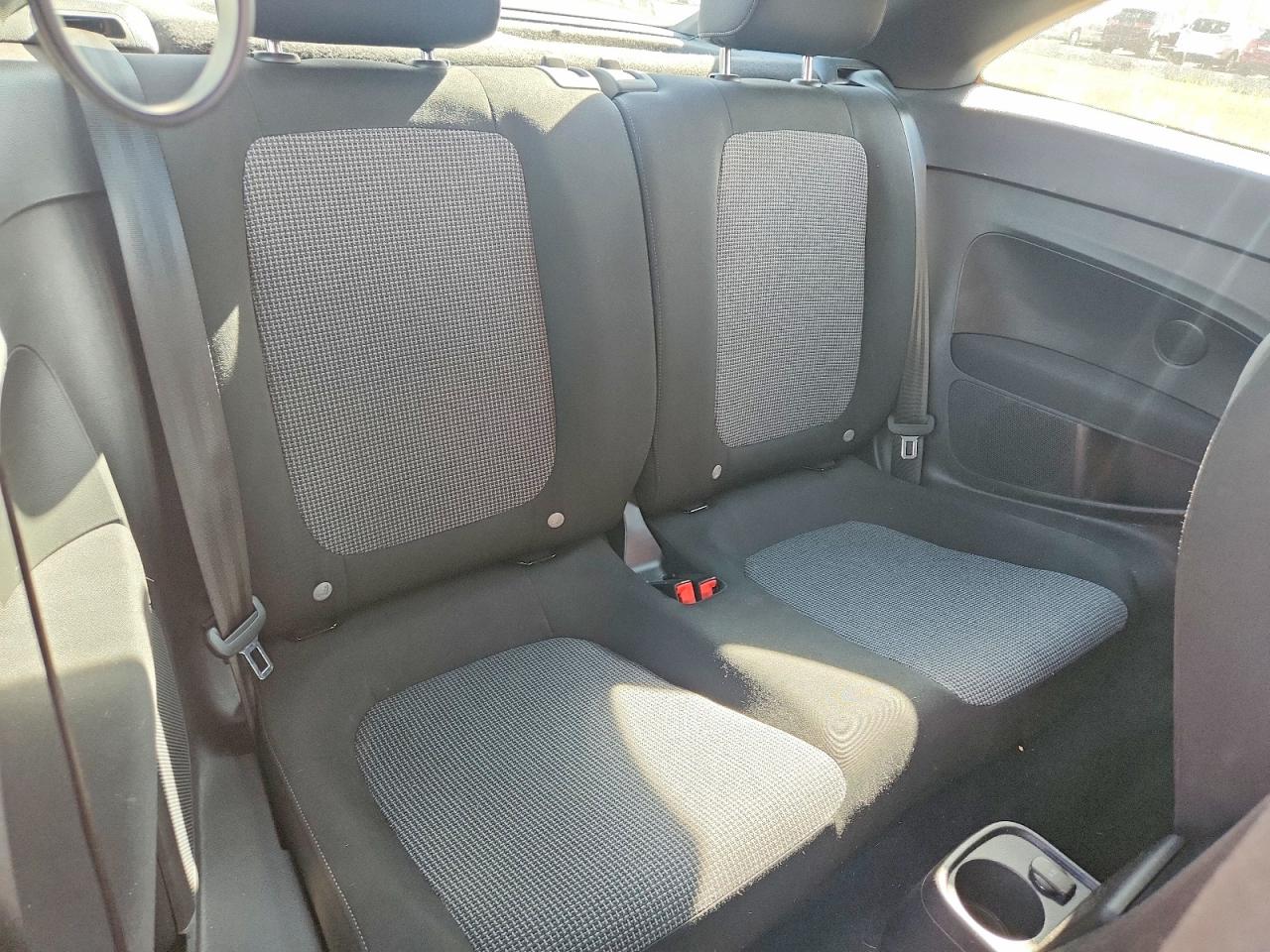 2017 VOLKSWAGEN BEETLE 1.8T photo 28