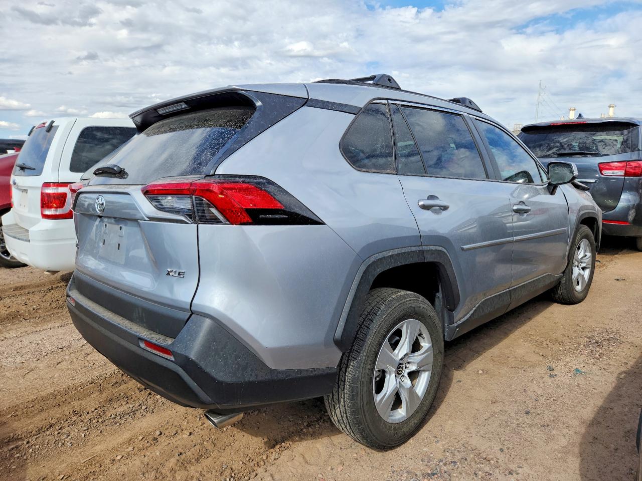 2021 TOYOTA RAV4 XLE photo 7