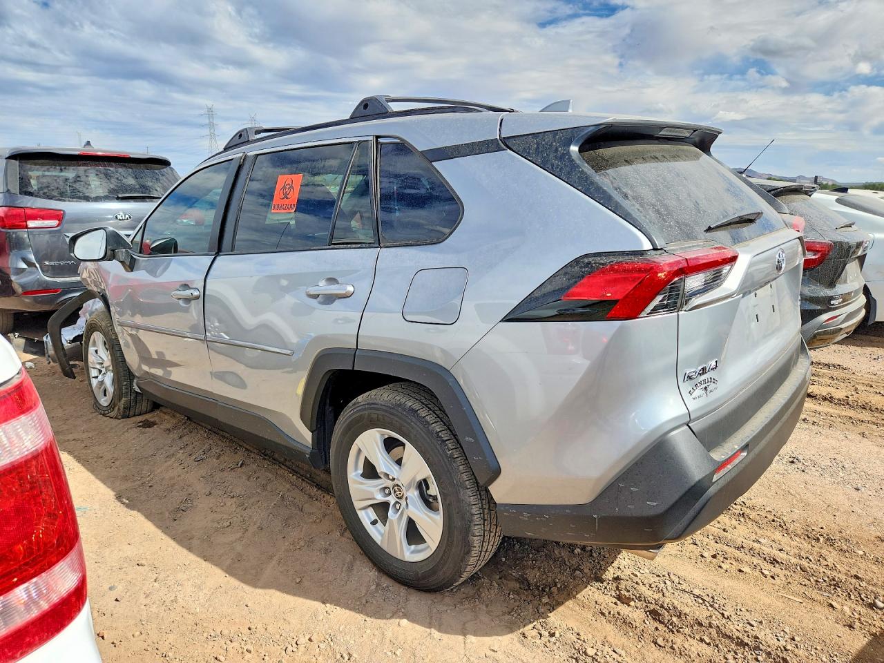 2021 TOYOTA RAV4 XLE photo 4