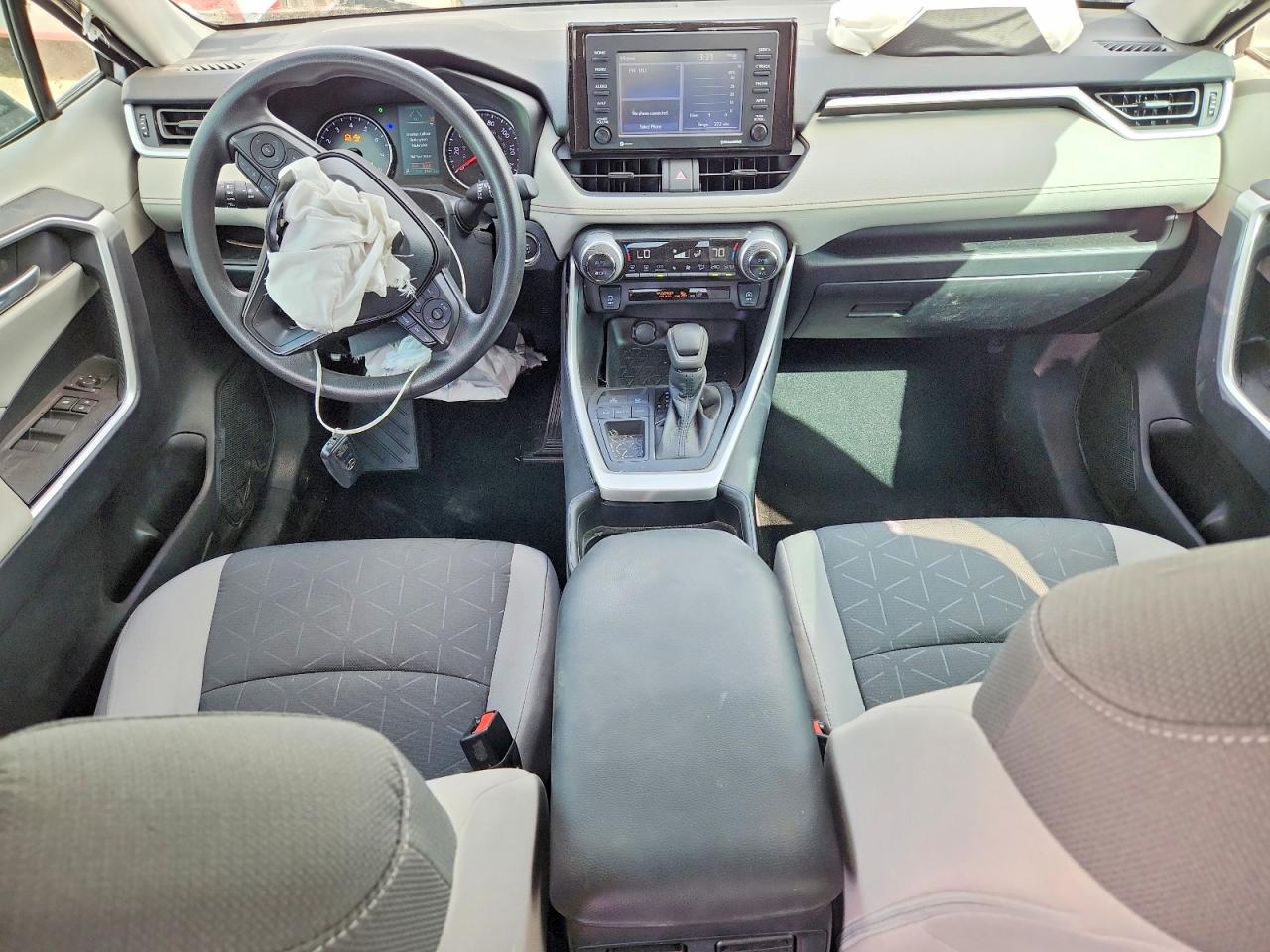 2021 TOYOTA RAV4 XLE photo 22