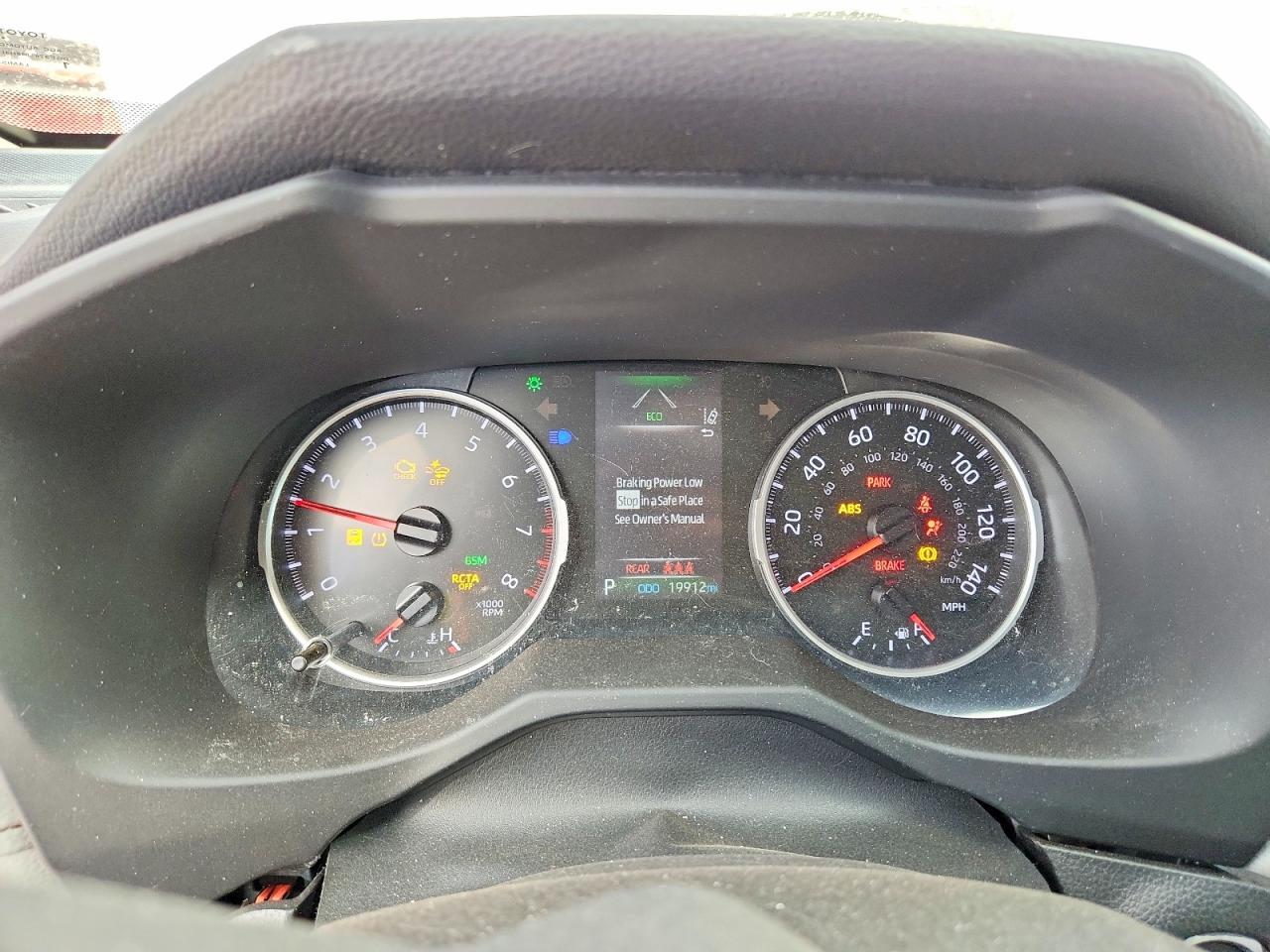 2021 TOYOTA RAV4 XLE photo 25