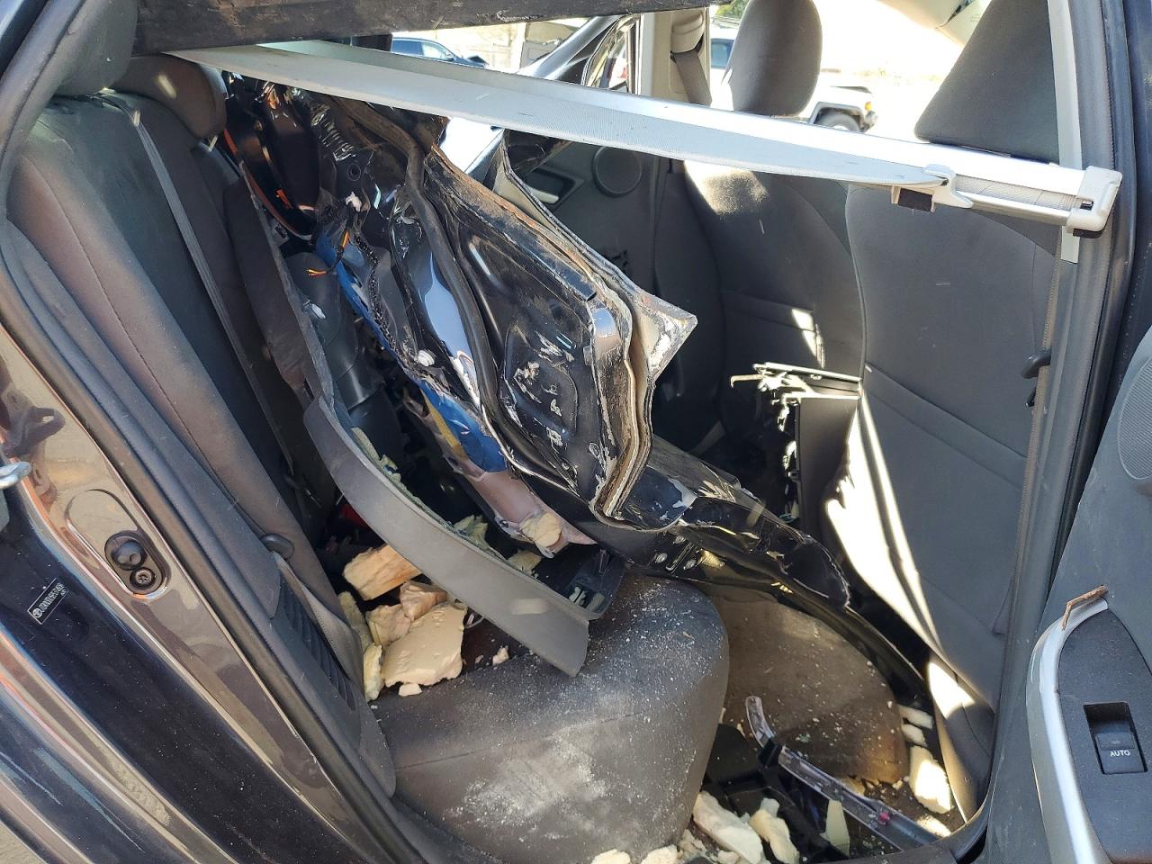 2011 TOYOTA PRIUS THREE photo 28