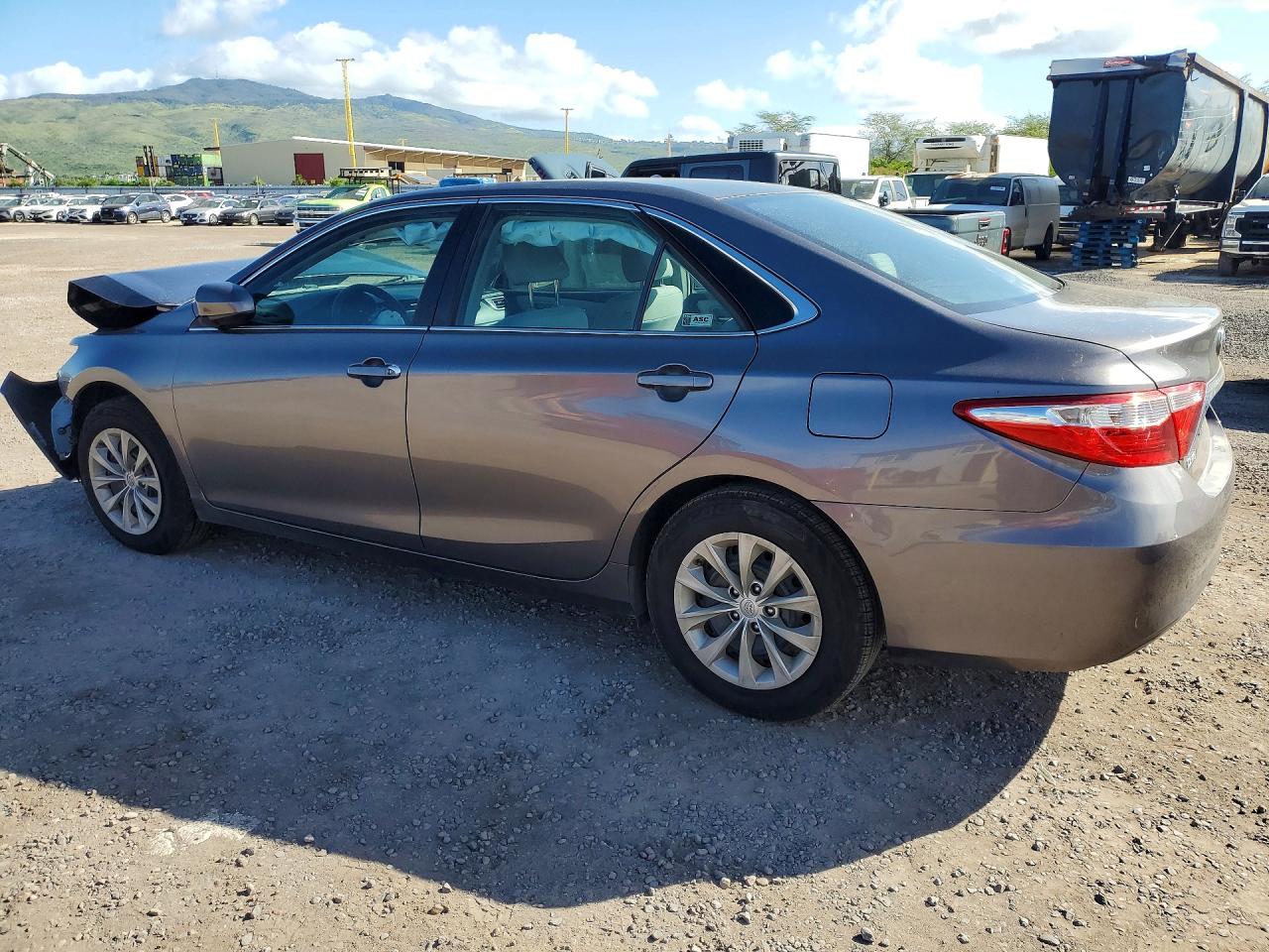 2016 TOYOTA CAMRY LE photo 4