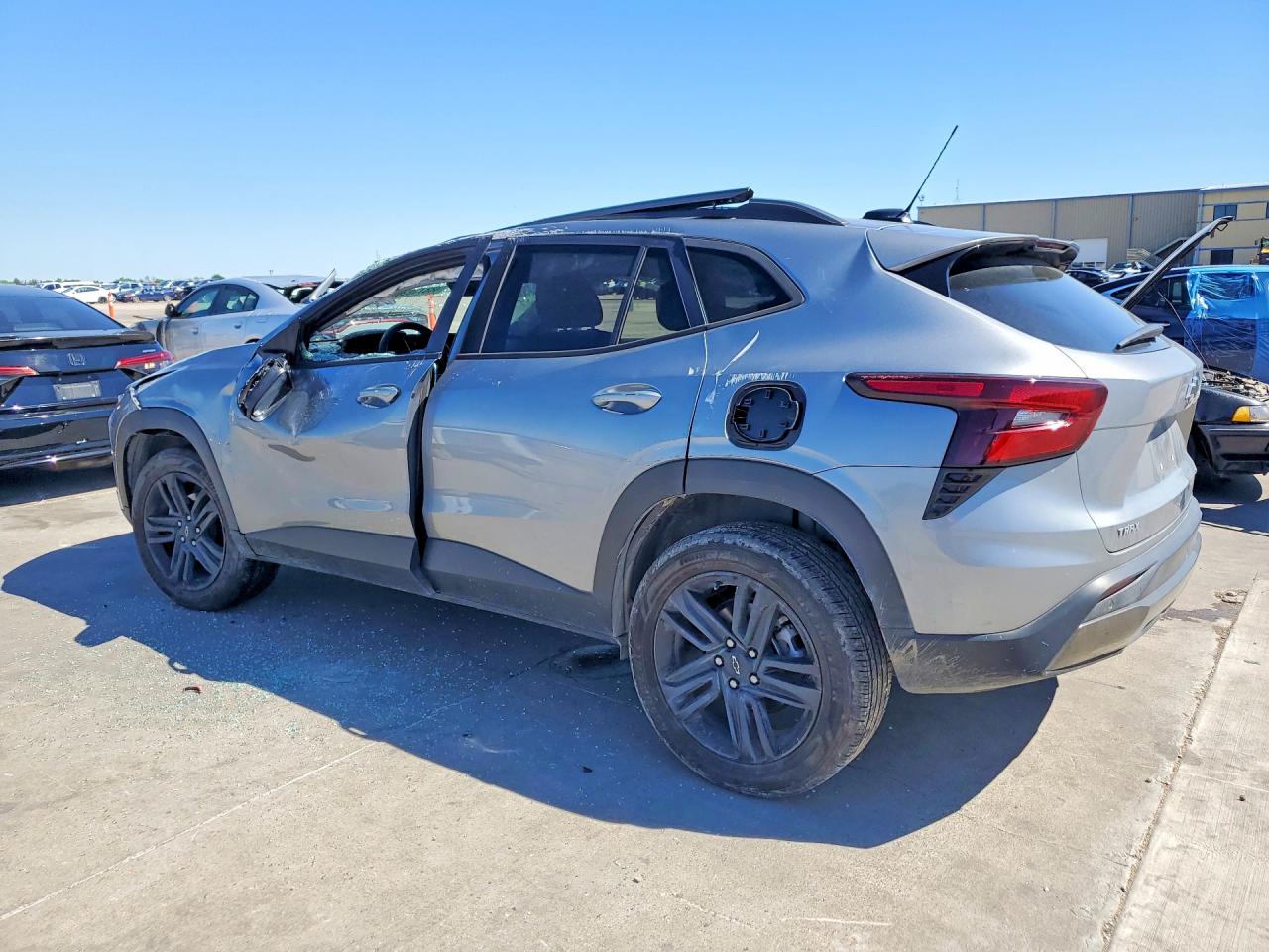 2025 CHEVROLET TRAX ACTIV photo 4