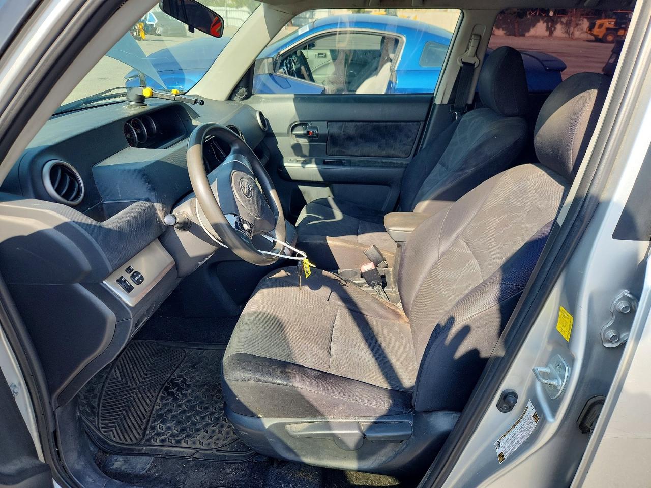 2011 TOYOTA SCION XB photo 13