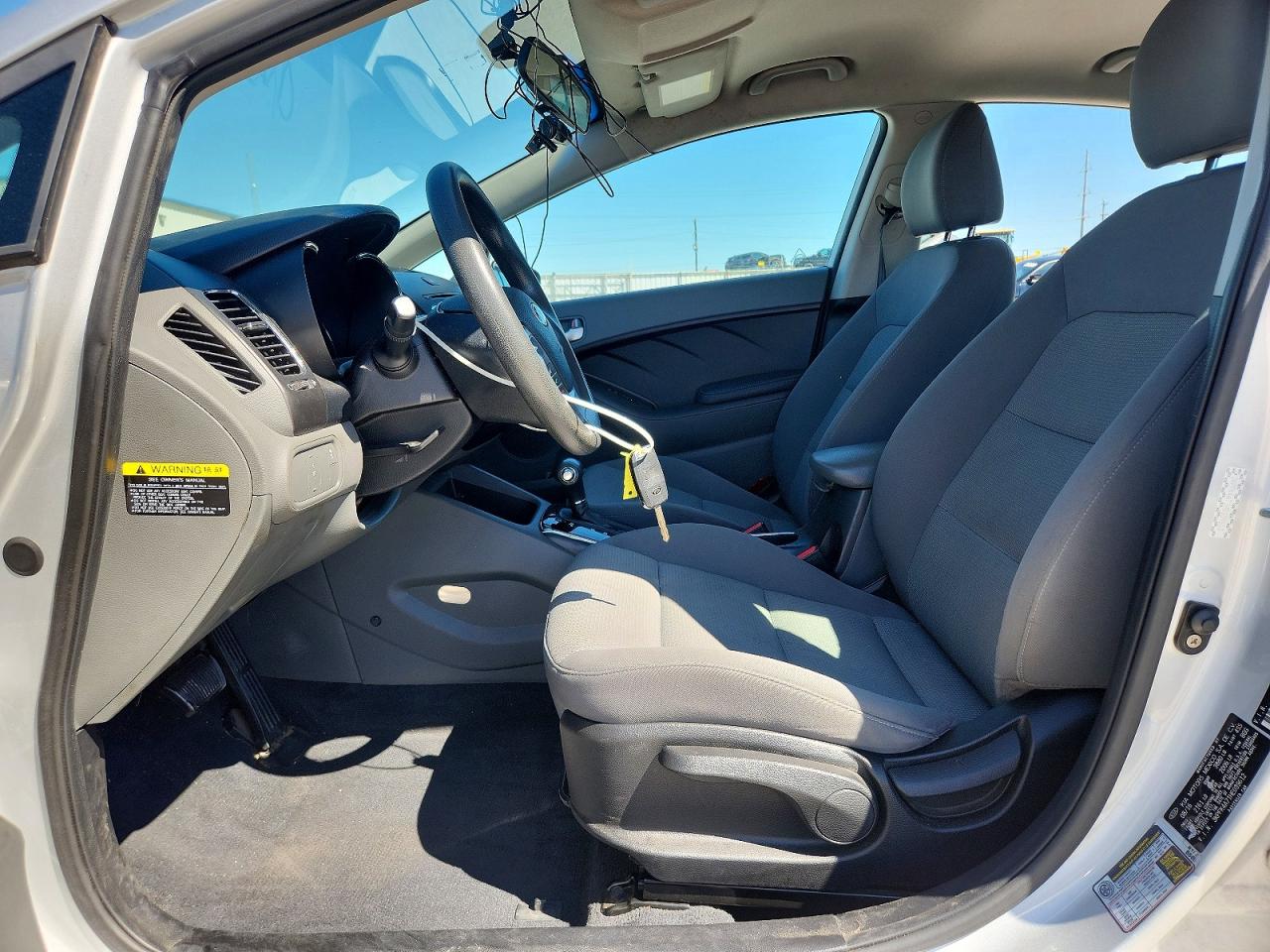 2017 KIA FORTE LX photo 13