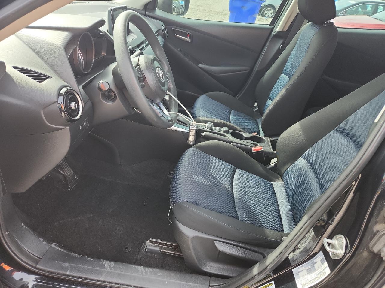 2019 TOYOTA YARIS LE photo 13