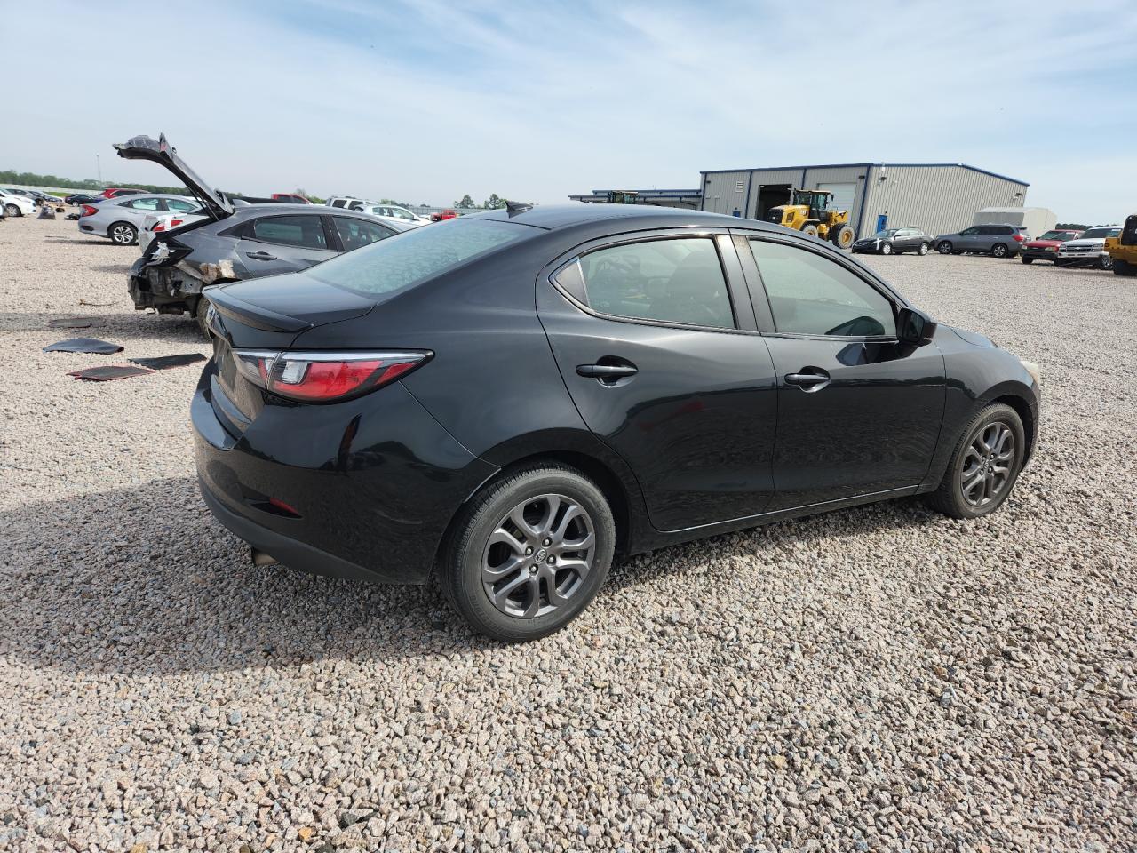 2019 TOYOTA YARIS LE photo 5