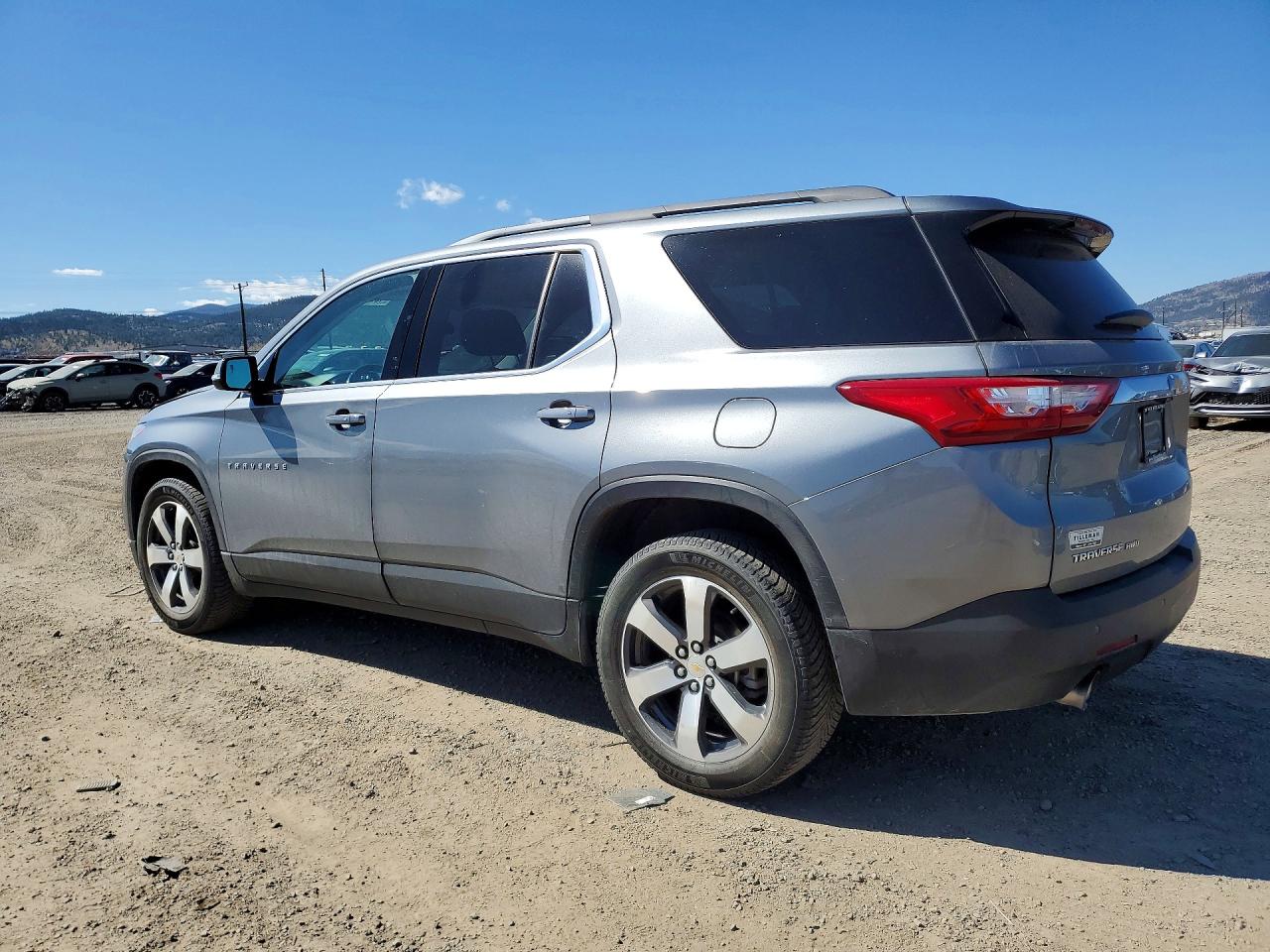 2019 CHEVROLET TRAVERSE LT photo 3