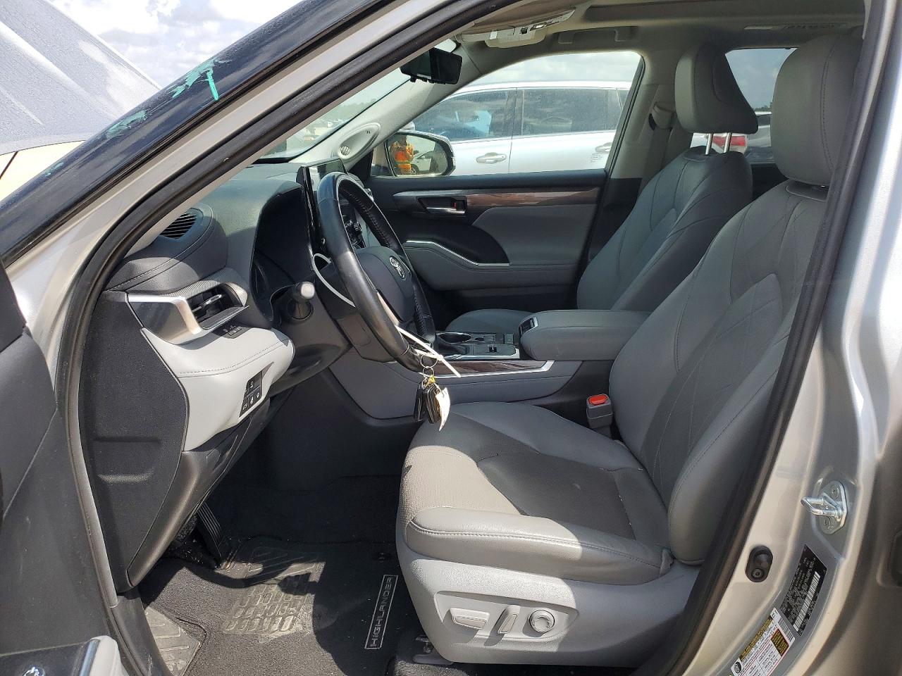 2021 TOYOTA HIGHLANDER PLATINUM photo 19