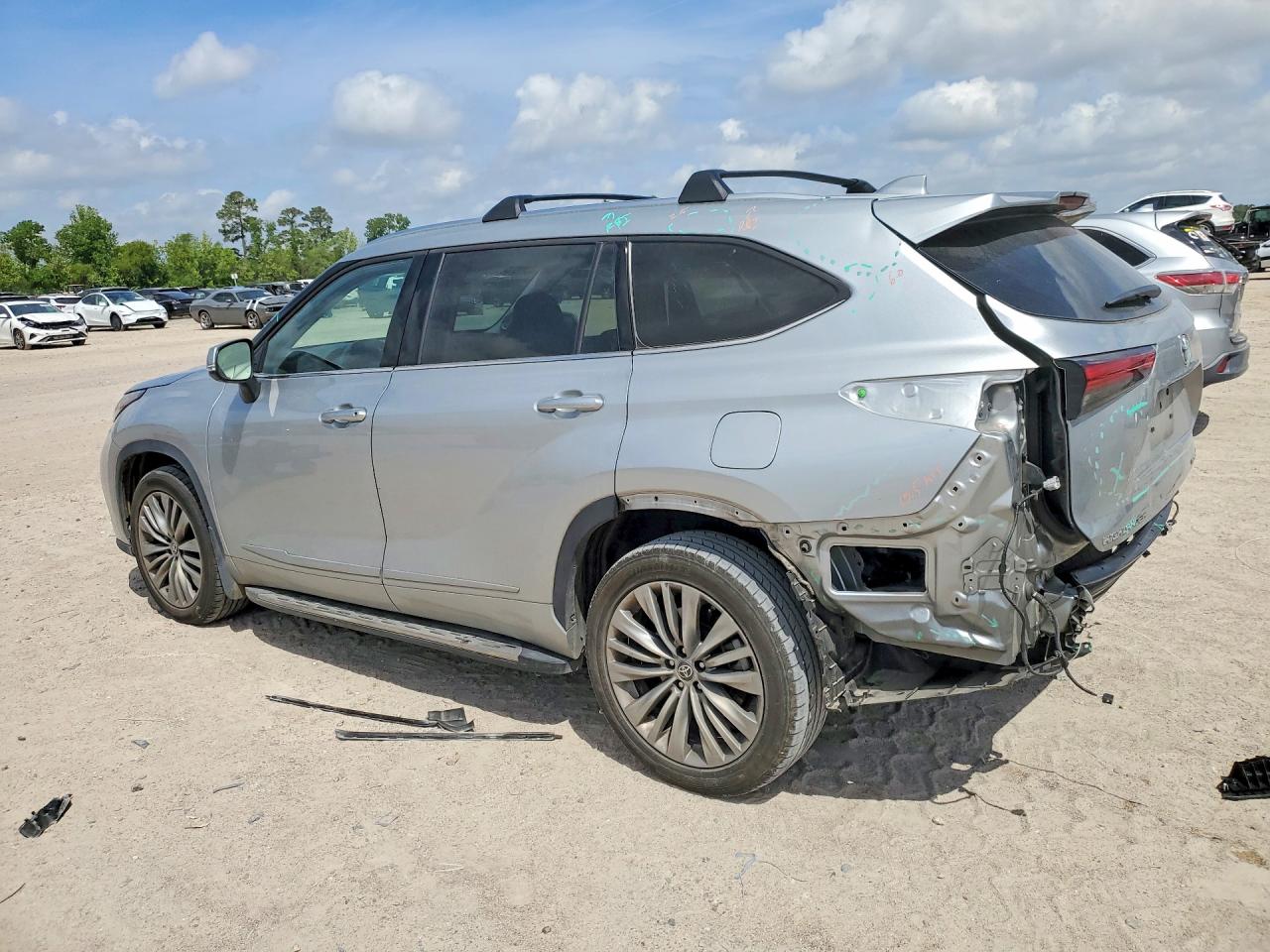 2021 TOYOTA HIGHLANDER PLATINUM photo 4