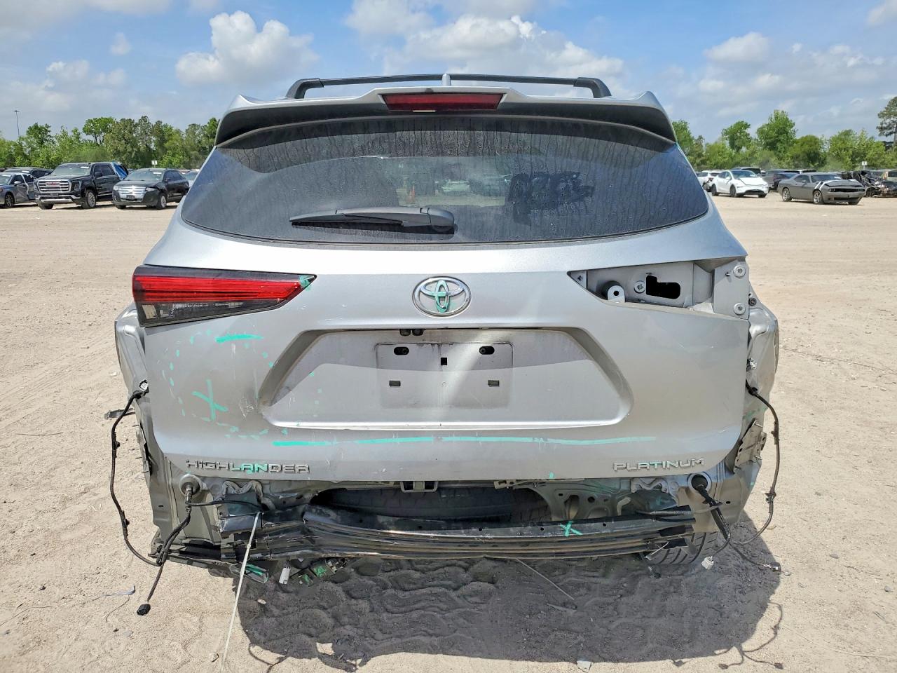 2021 TOYOTA HIGHLANDER PLATINUM photo 16