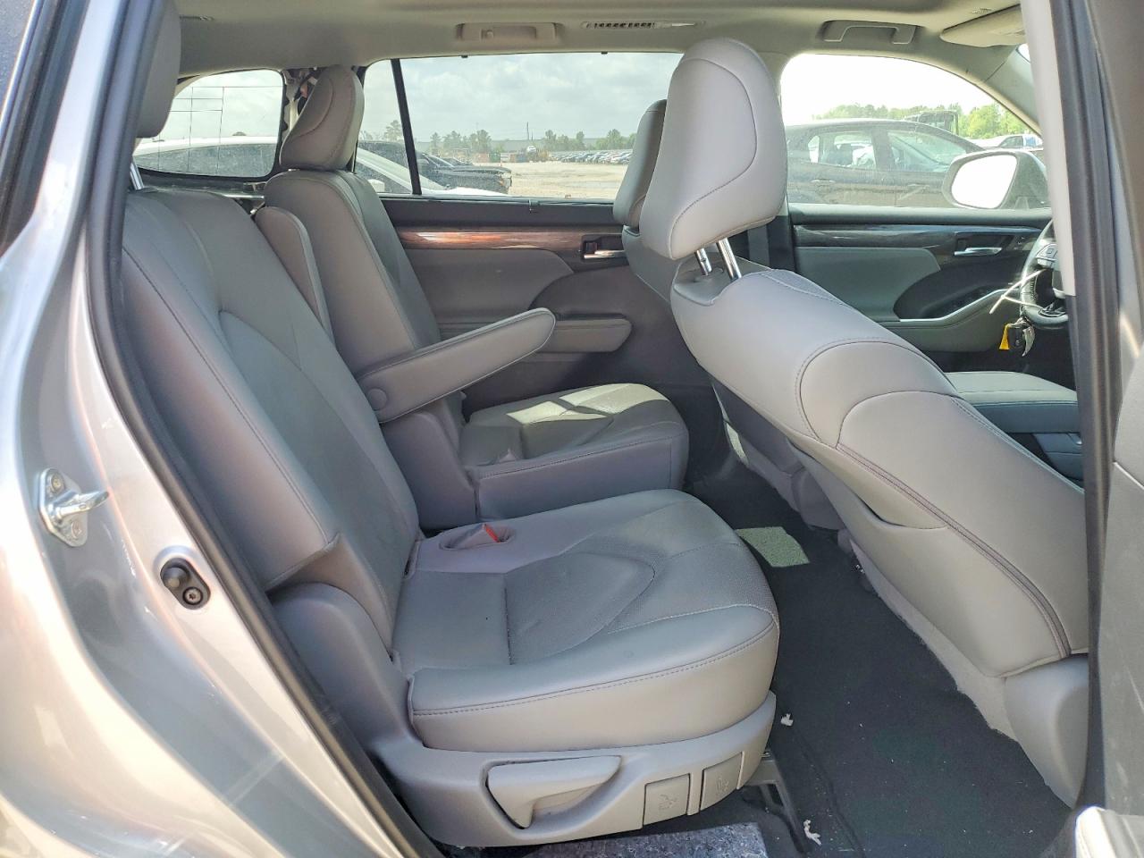 2021 TOYOTA HIGHLANDER PLATINUM photo 31