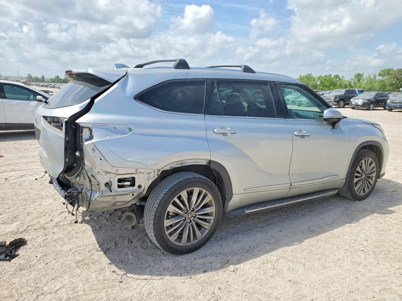 2021 TOYOTA HIGHLANDER PLATINUM photo 7