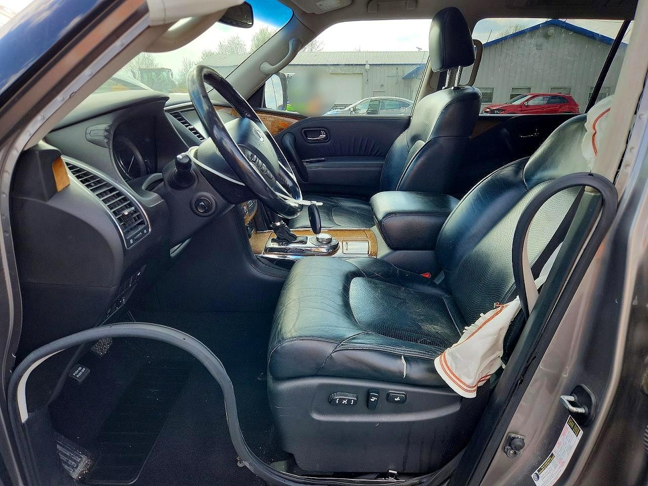 2011 INFINITI QX56 BASE photo 7