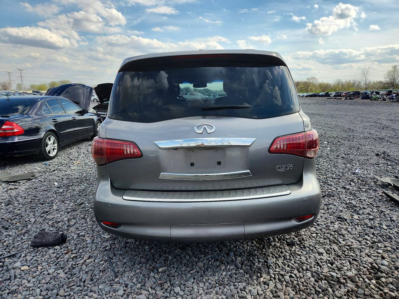 2011 INFINITI QX56 BASE photo 6