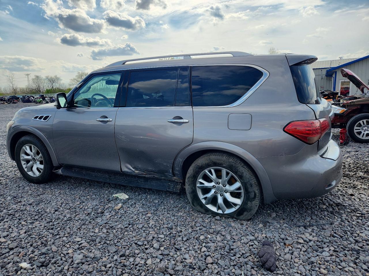 2011 INFINITI QX56 BASE photo 2