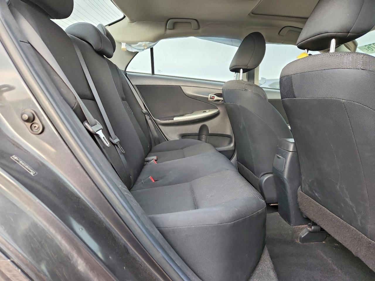2011 TOYOTA COROLLA S photo 19
