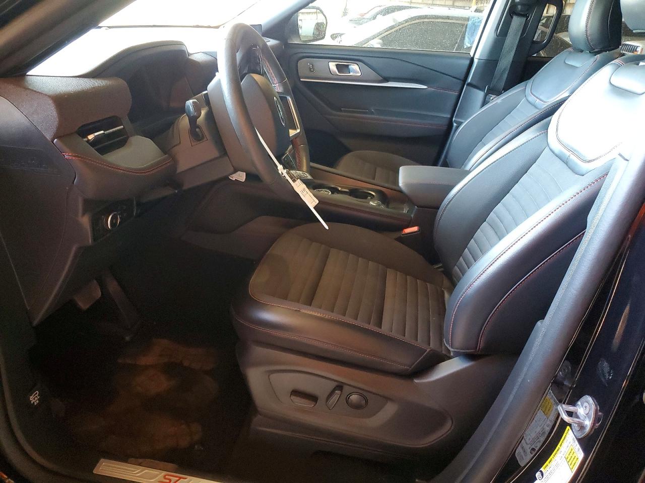 2025 FORD EXPLORER ST-LINE photo 13