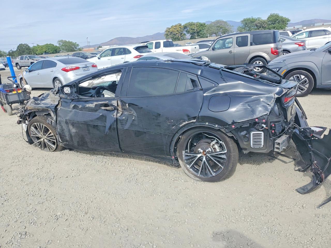 2024 TOYOTA PRIUS XLE photo 2