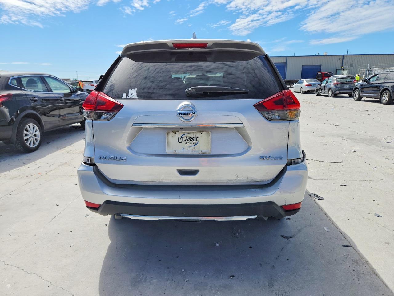 2018 NISSAN ROGUE SV photo 11