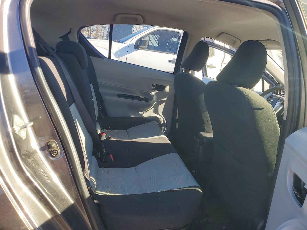 2012 TOYOTA PRIUS C TWO photo 19