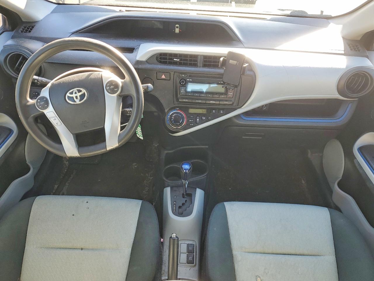 2012 TOYOTA PRIUS C TWO photo 15