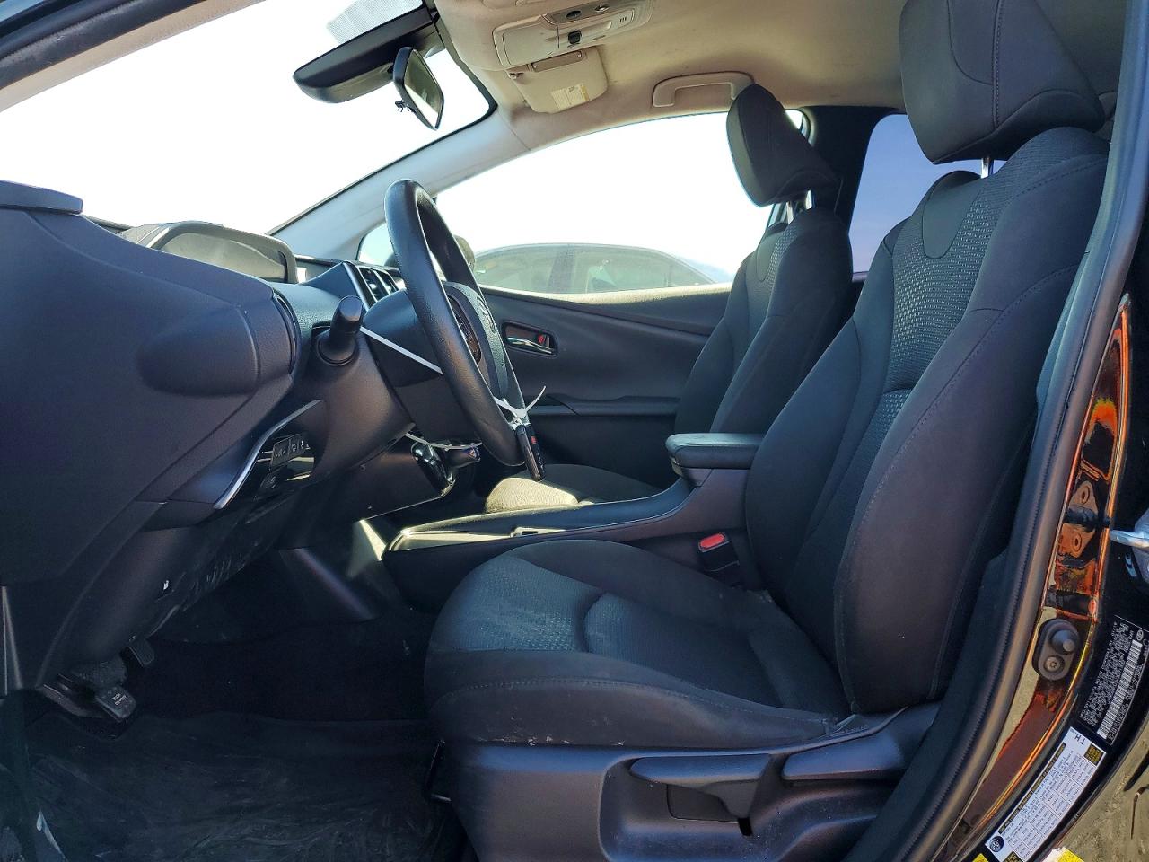 2019 TOYOTA PRIUS LE photo 13