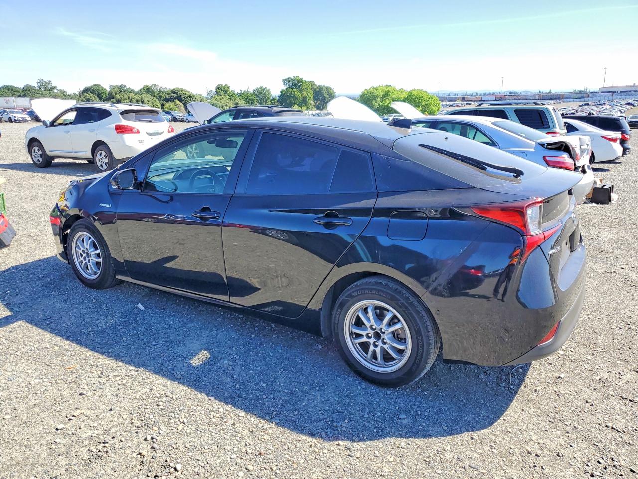 2019 TOYOTA PRIUS LE photo 3