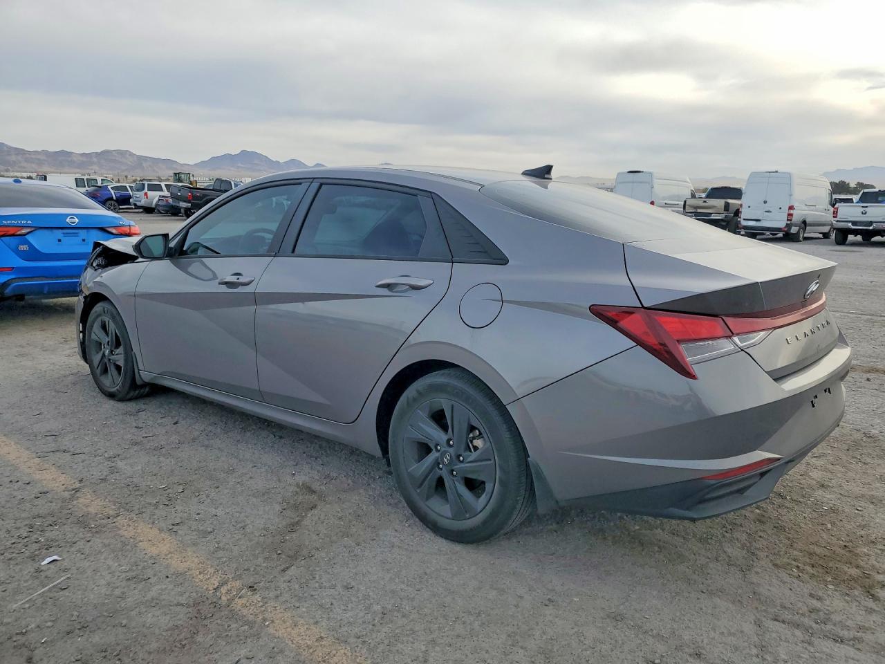 2023 HYUNDAI ELANTRA SEL photo 4