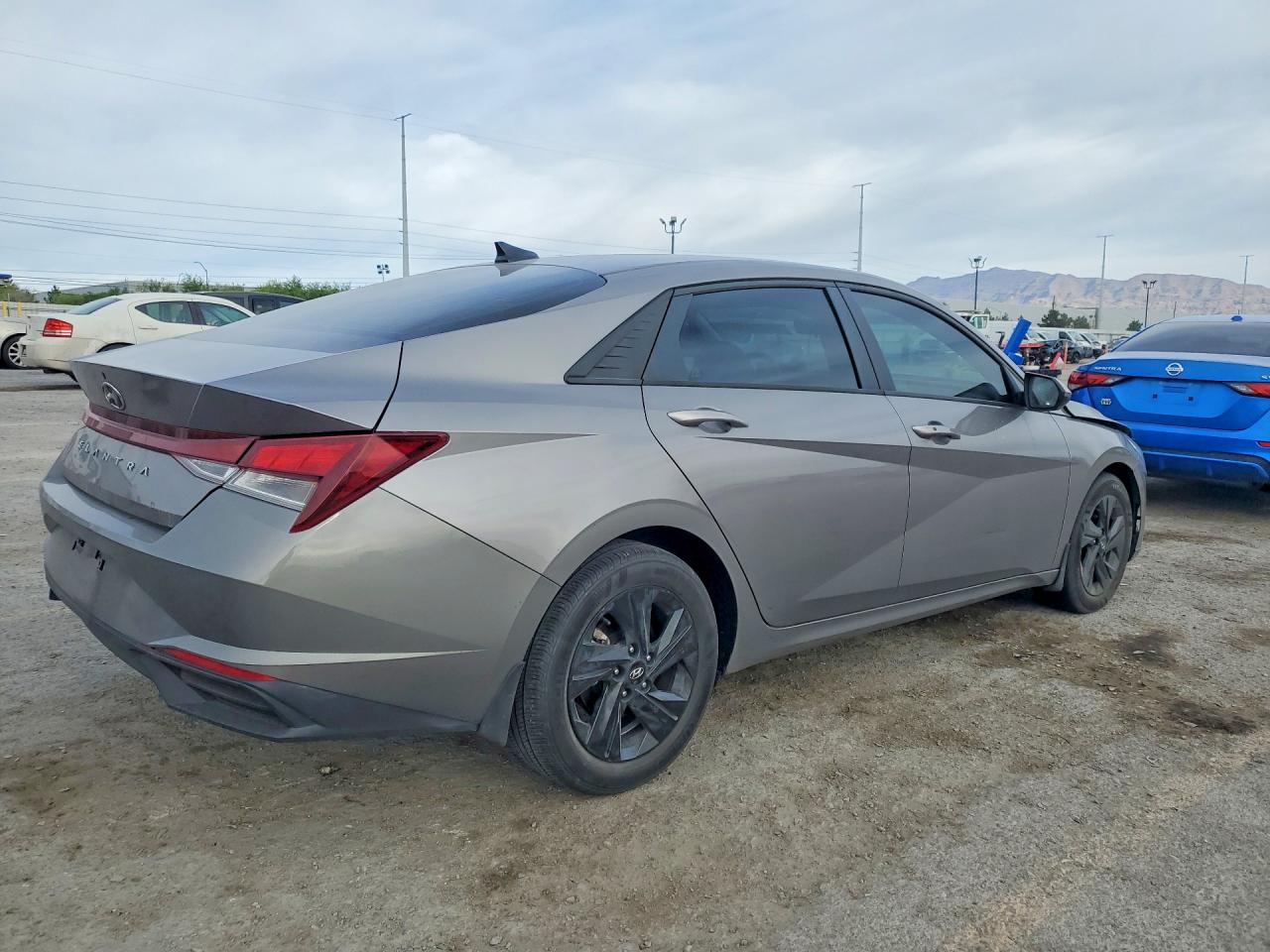 2023 HYUNDAI ELANTRA SEL photo 7