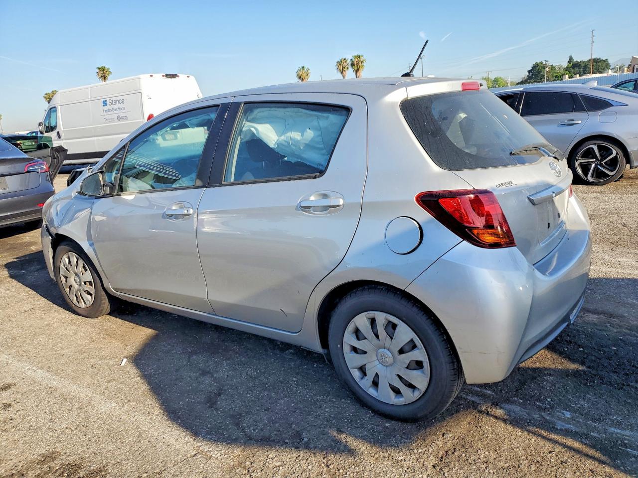 2017 TOYOTA YARIS 5-DOOR L FLEET photo 2