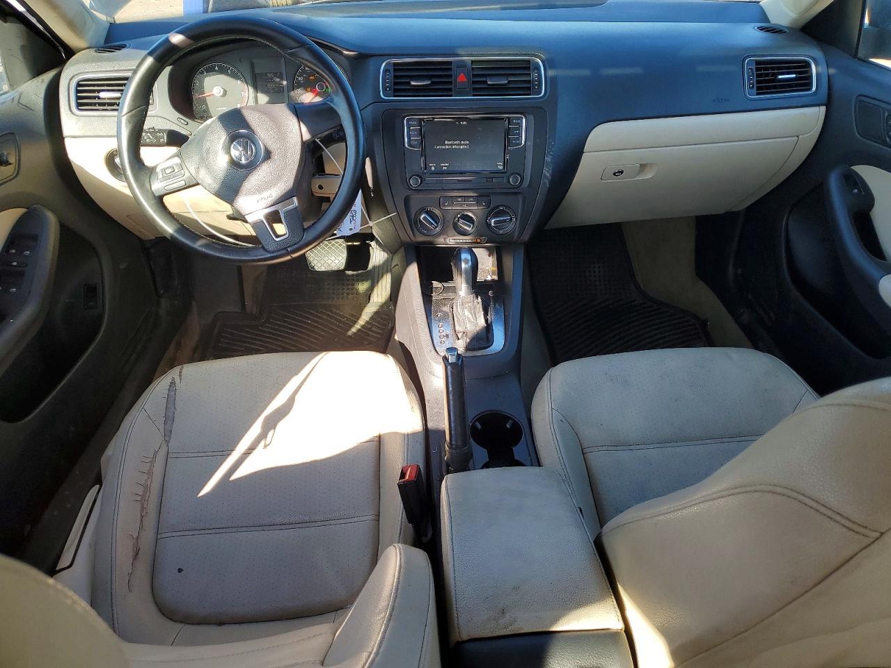 2011 VOLKSWAGEN JETTA SE photo 8