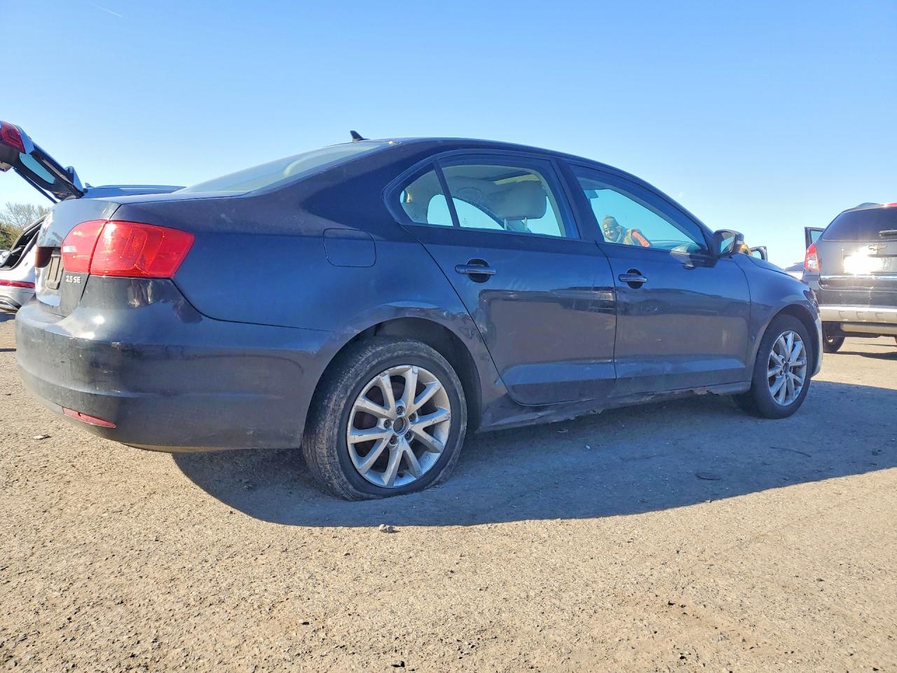 2011 VOLKSWAGEN JETTA SE photo 3
