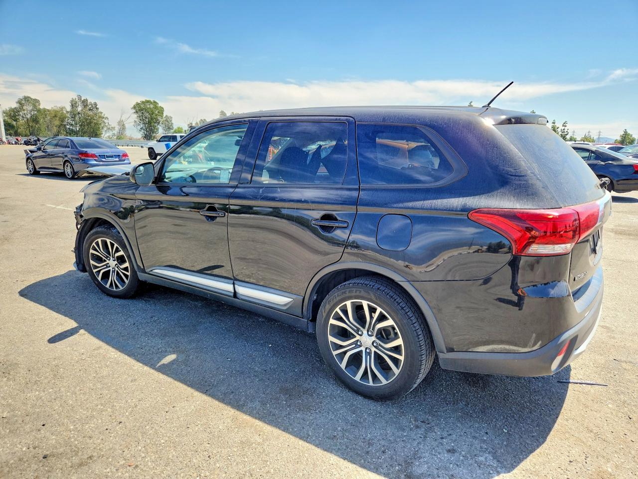 2016 MITSUBISHI OUTLANDER ES photo 3